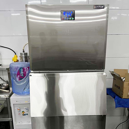 500公斤方块制冰机交付广东深圳某餐饮店